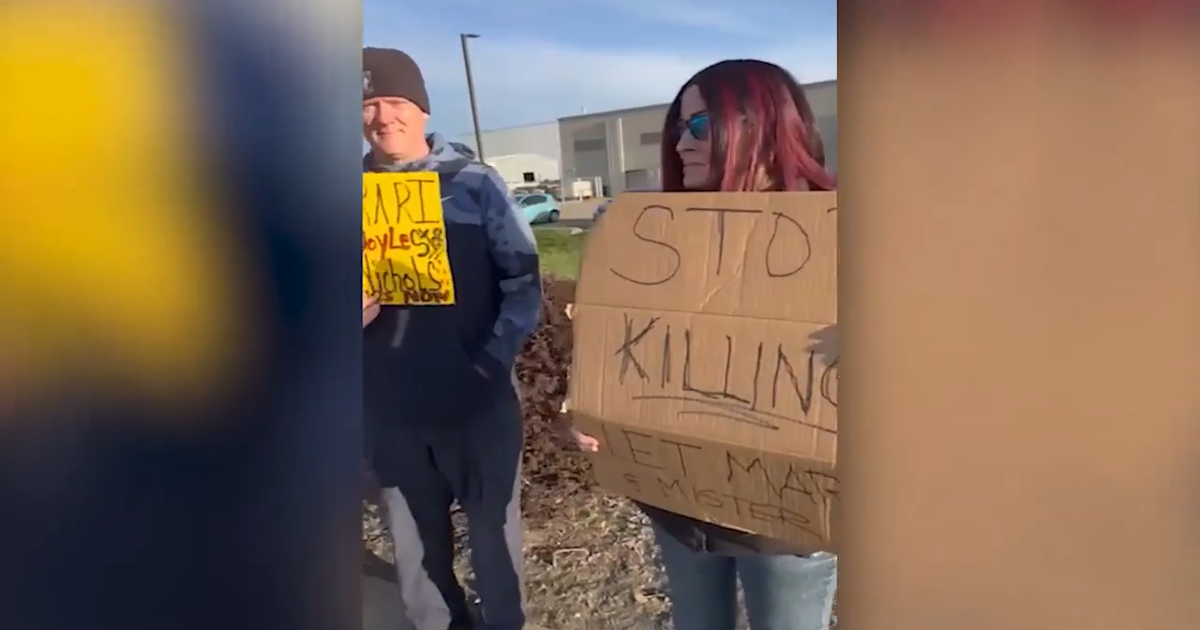Protesters gather outside Spokane Valley SCRAPS | Spokane News | khq.com