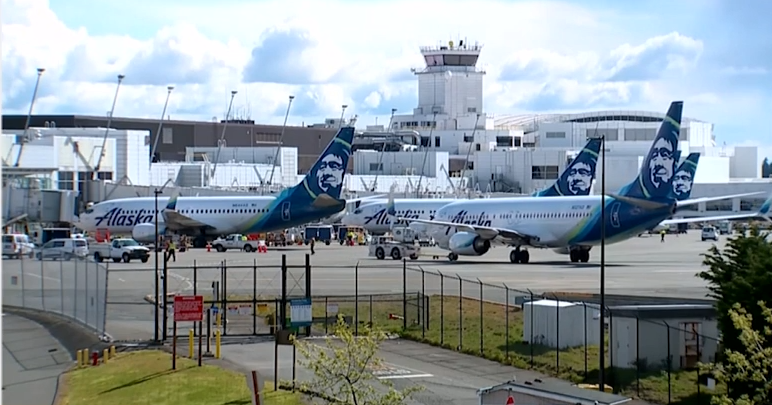 Seattle passenger climbs out onto plane wing