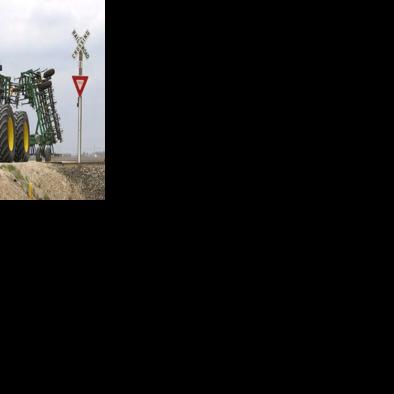 Iowa DOT warns of railroad crossing dangers as planting season begins