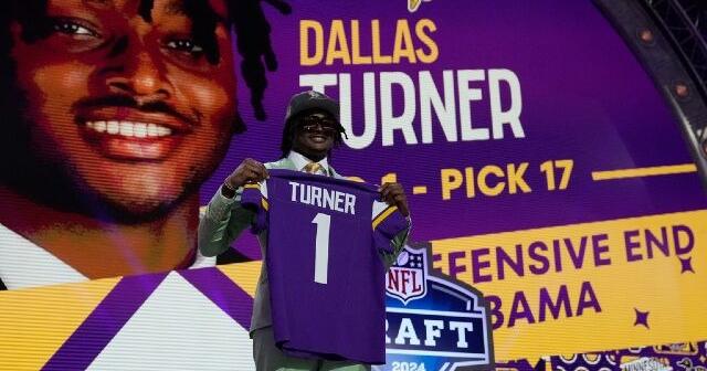 Vikings trade up twice in NFL draft for Michigan QB J.J. McCarthy, Alabama edge Dallas Turner - Vimarsana News