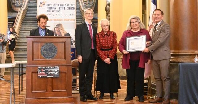 Mason City woman gets award for fighting human trafficking in Iowa ...