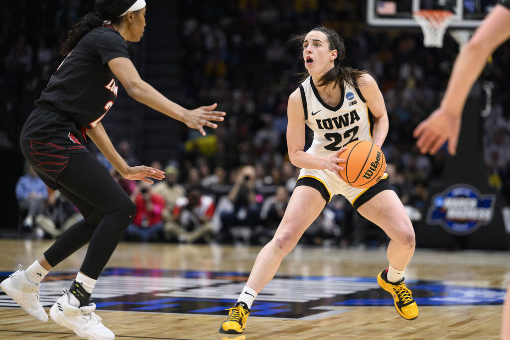 Caitlin Clark of Iowa wins Sullivan Award as the nation's top