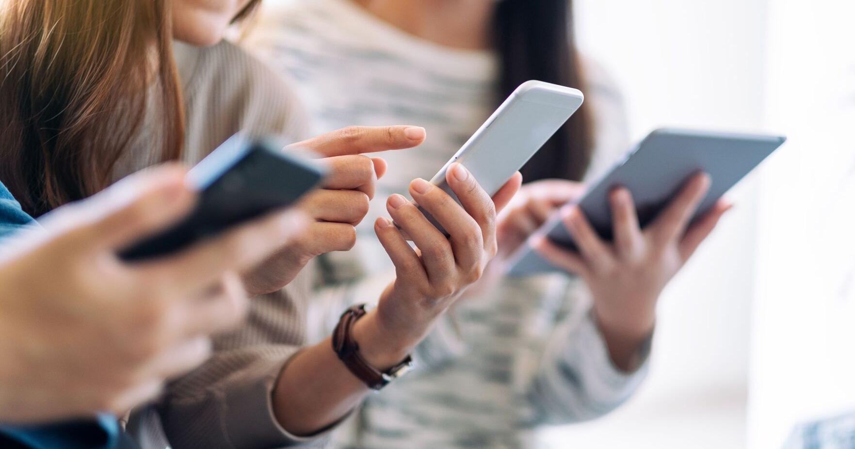 How teens (and adults) can handle social media safely - Vimarsana News