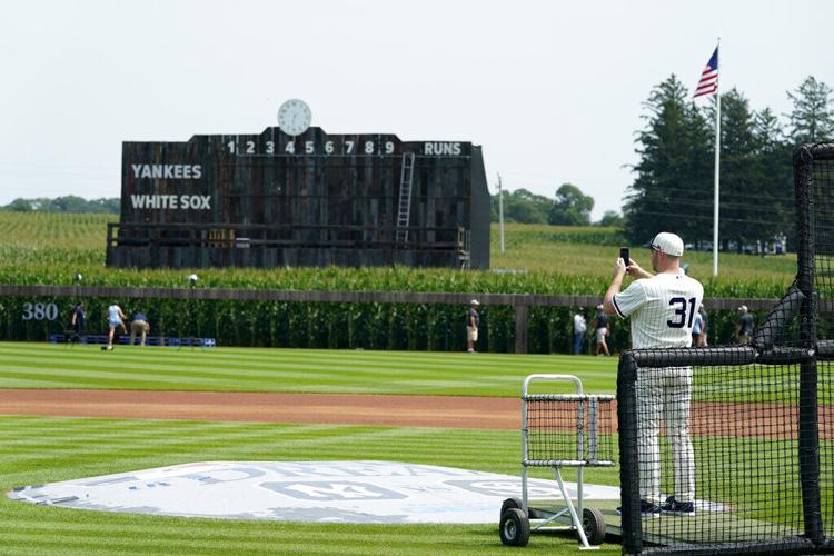 Hollywood ending as White Sox top Yankees at 'Field of Dreams' site in Iowa