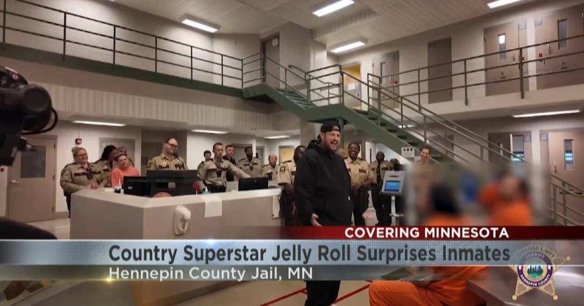 Country star Jelly Roll surprises Hennepin County inmates | Video ...