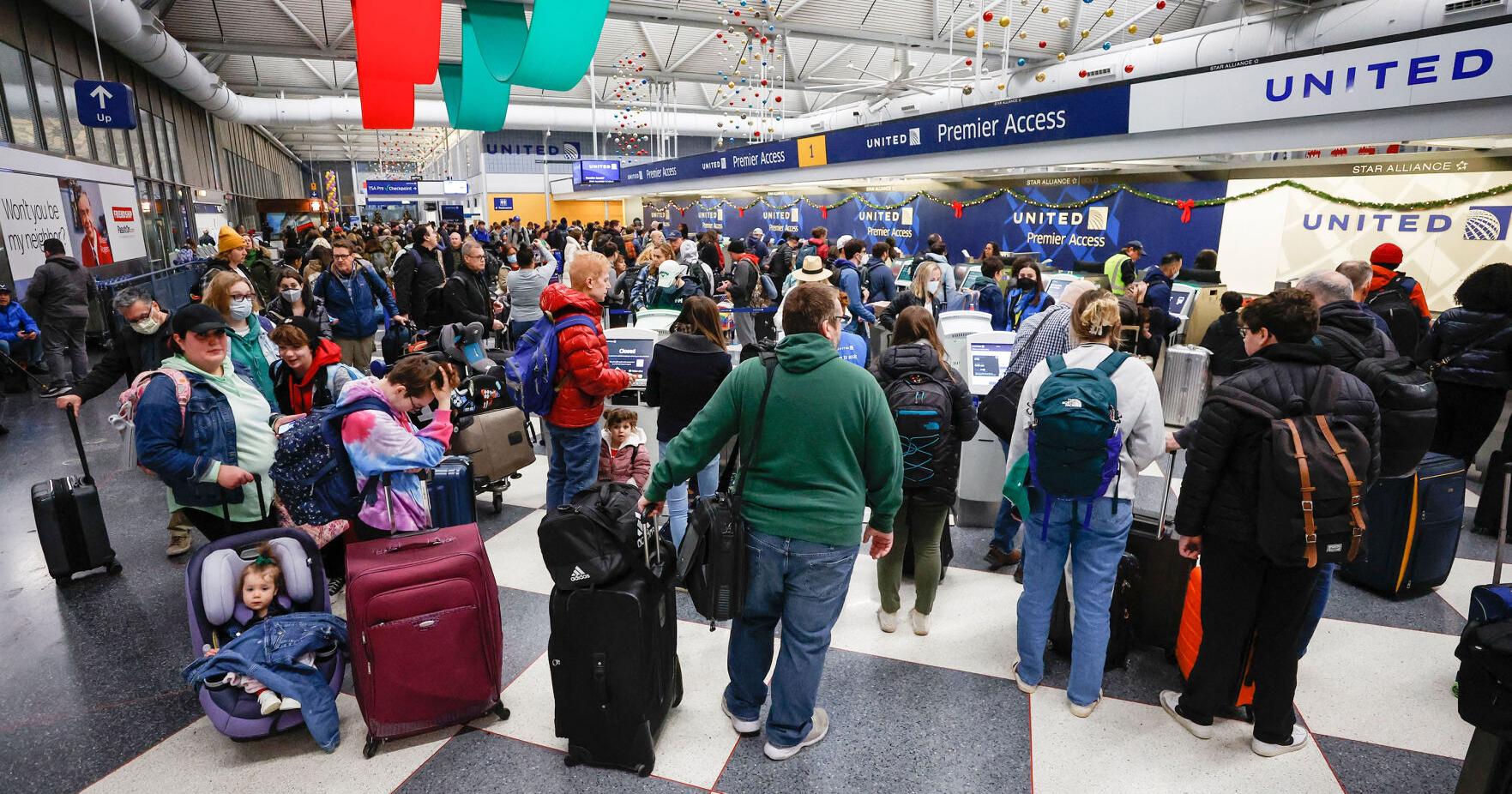 Friday flight cancellations top 5,900, disrupting holiday travel - Vimarsana News