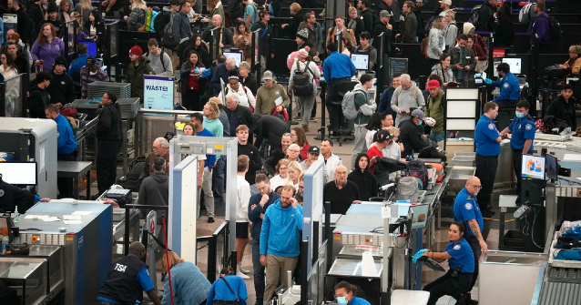 Record crowds are expected to take to the air and roads for Thanksgiving - Vimarsana News