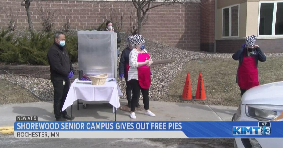 Senior Center gives out free pies for Pi Day