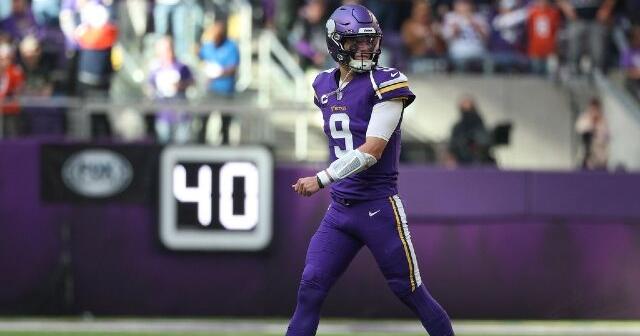 Tales From The Minnesota Vikings Sideline: A Collection Of The Greatest Vikings Stories Ever Told (Audible Audio Edition): Bill Williamson, Pete Larkin, Eric Thompson, Audible Studios