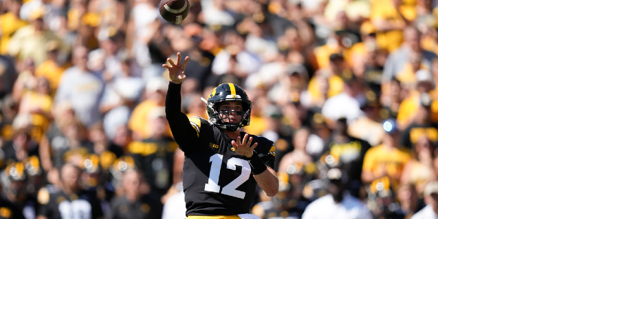 MacNamara leads #25 Hawkeyes over Utah State 24-14 - Vimarsana News