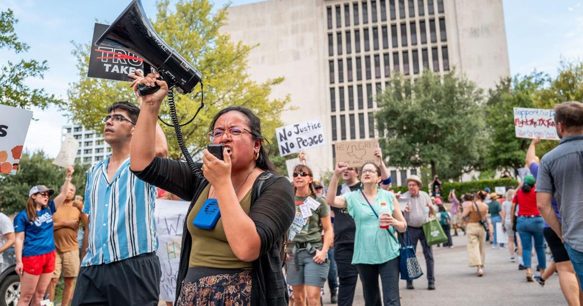 Defiance Org Demonstrators protest Trump-backed redistricting plans at over 200 ...