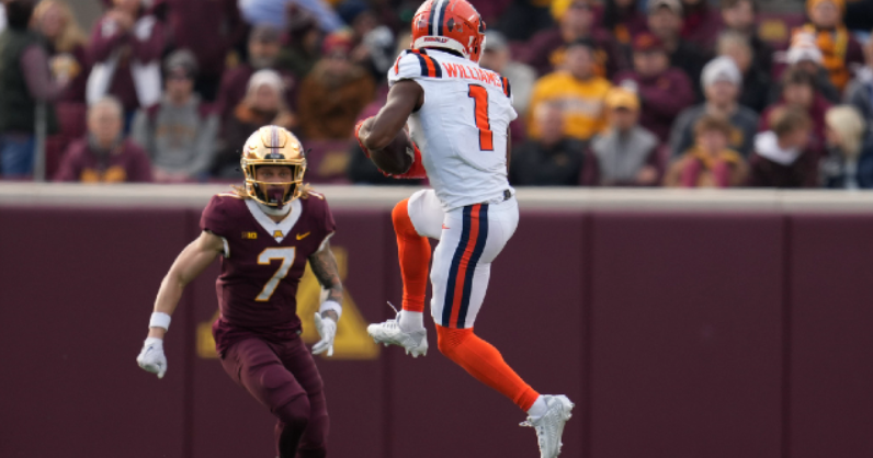 Illinois stuns Minnesota 27-26 on TD pass by Paddock in final minute ...