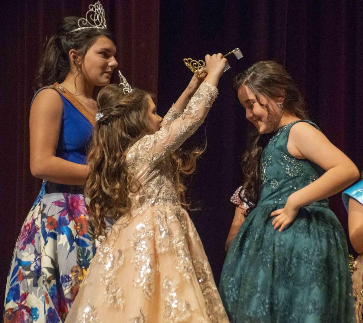 KKJLS queens crowned | News | kingsvillerecord.com