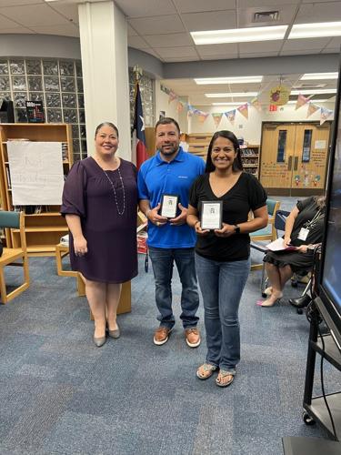 Ricardo ISD Superintendent presents awards to employees News