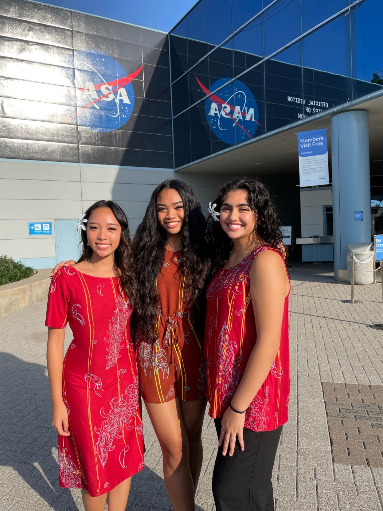 Ofisdagi stulda porno minat