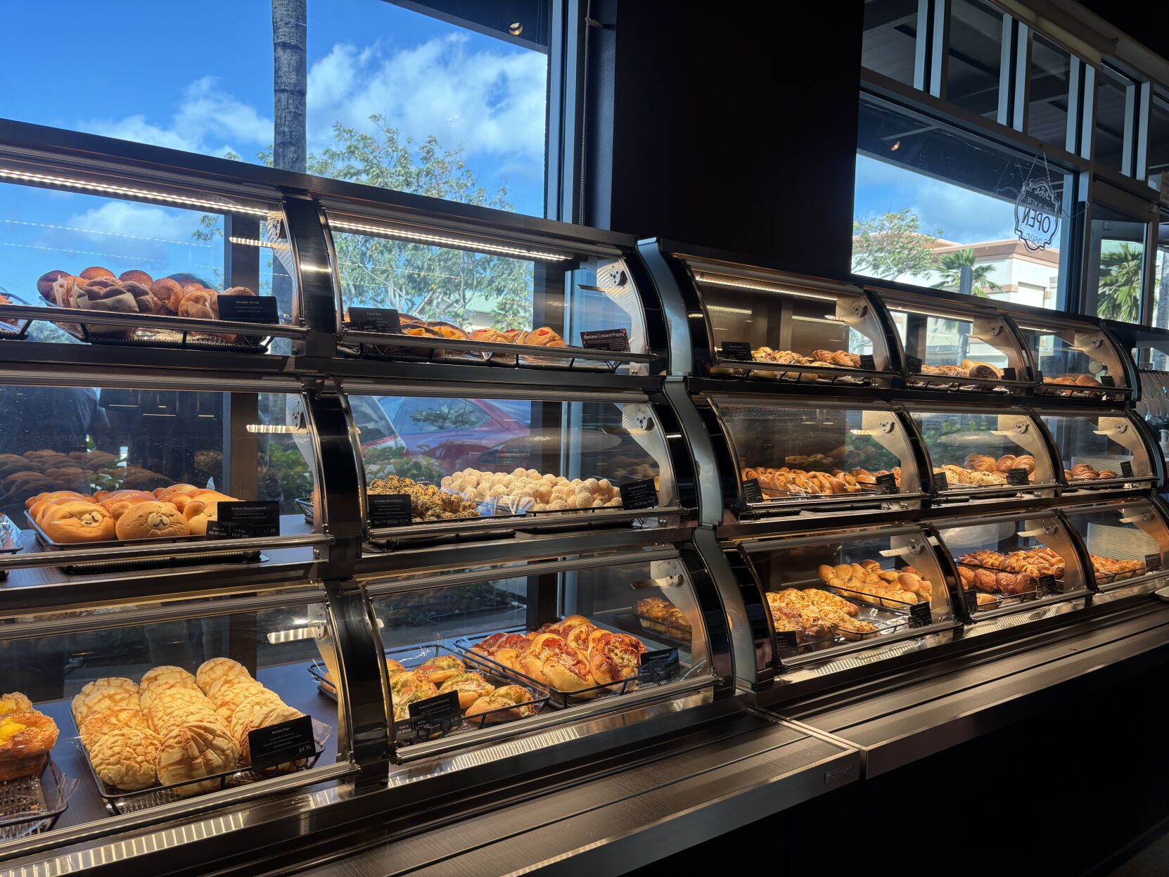 Brug Bakery opens new location at Kapolei Commons | Business
