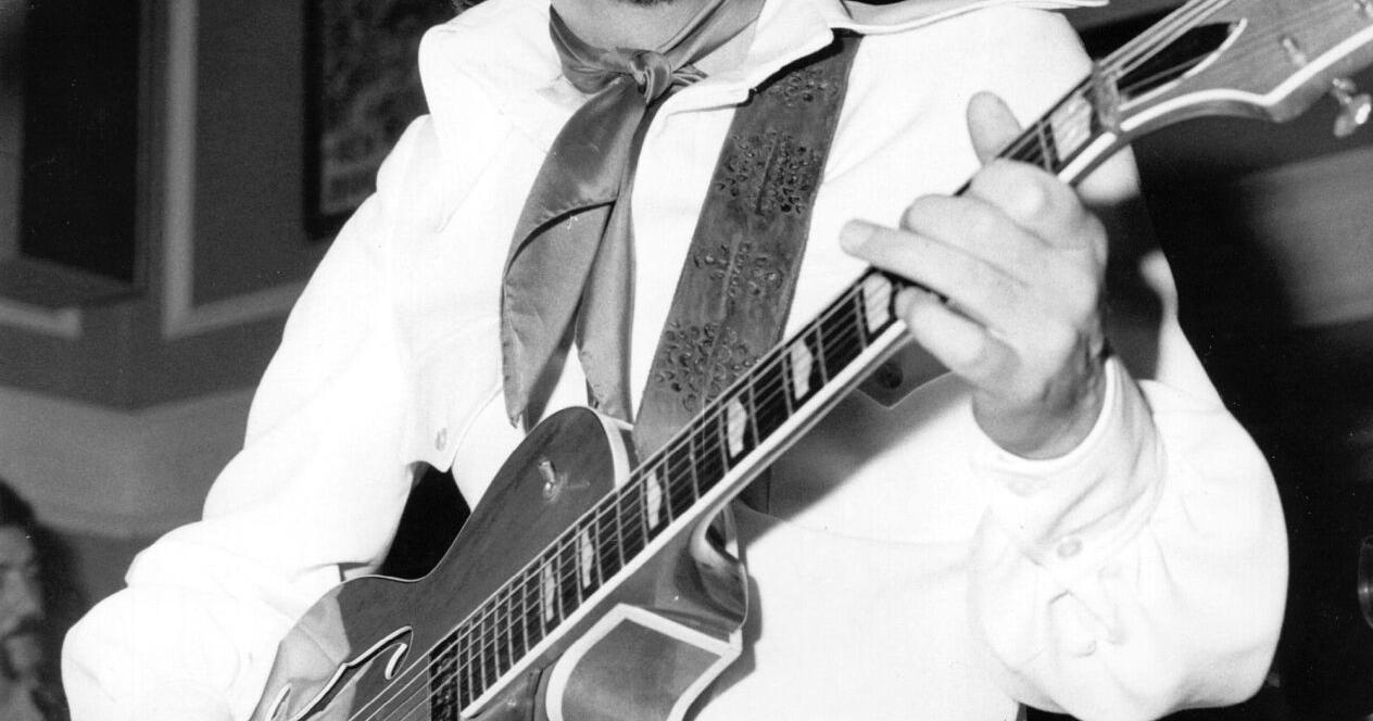 Groundbreaking American guitarist Duane Eddy dies age 86 - Vimarsana News