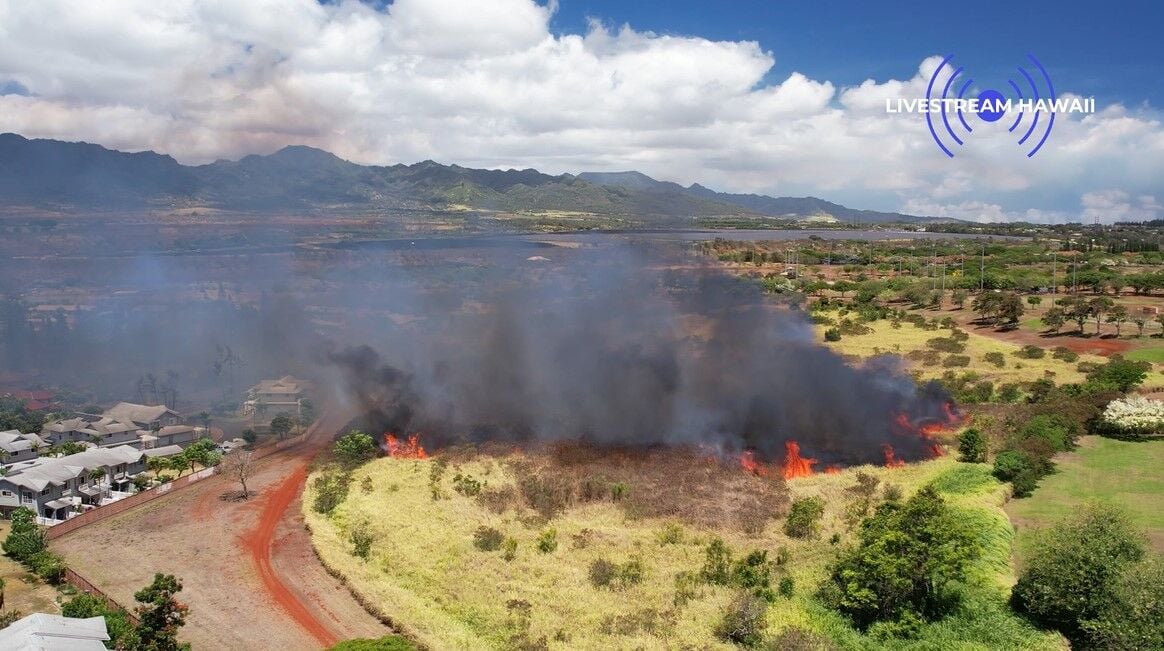 Firefighters Battle Brushfires In Waipio, North Shore | UPDATE | Local ...