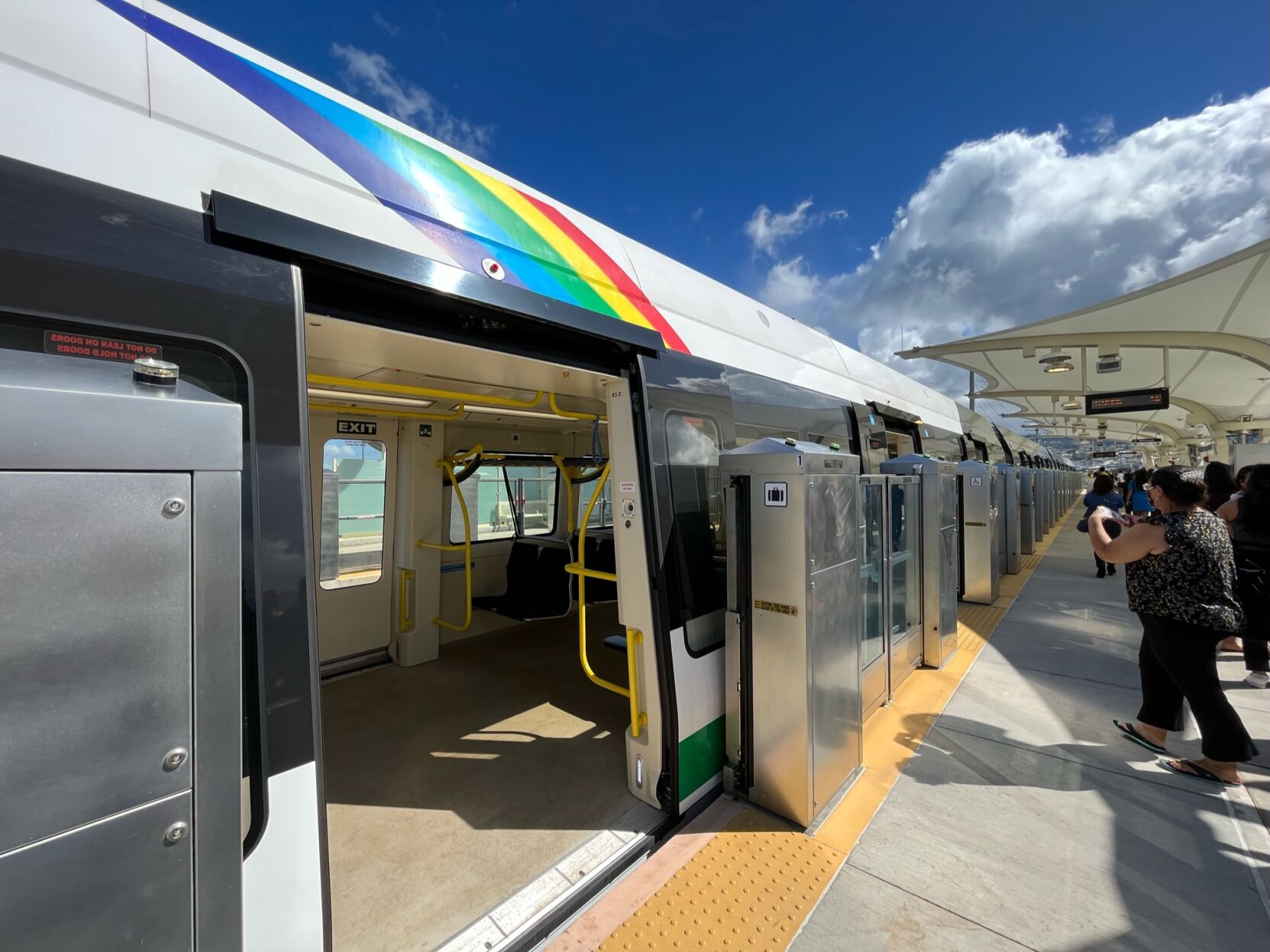 Honolulu Skyline Welcomed 9,000 Passengers On Its First Day | Local ...