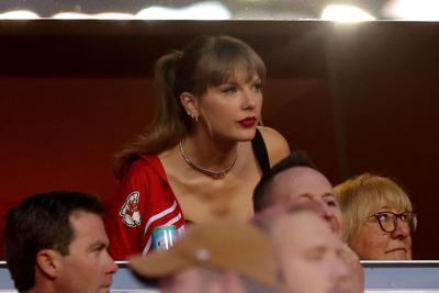 Taylor Swift watches Travis Kelce, Chiefs take on the Jets at MetLife  Stadium - Washington Times