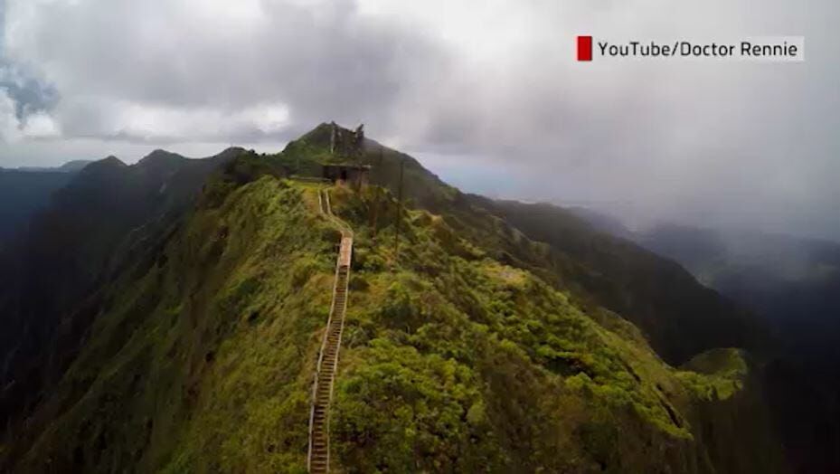 Stairway to Heaven Hike in Hawaii // Haiku Stairs (2023) 