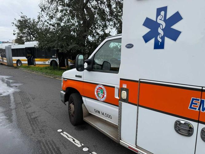 City bus driver dies from injuries after bus hits tree on North ...