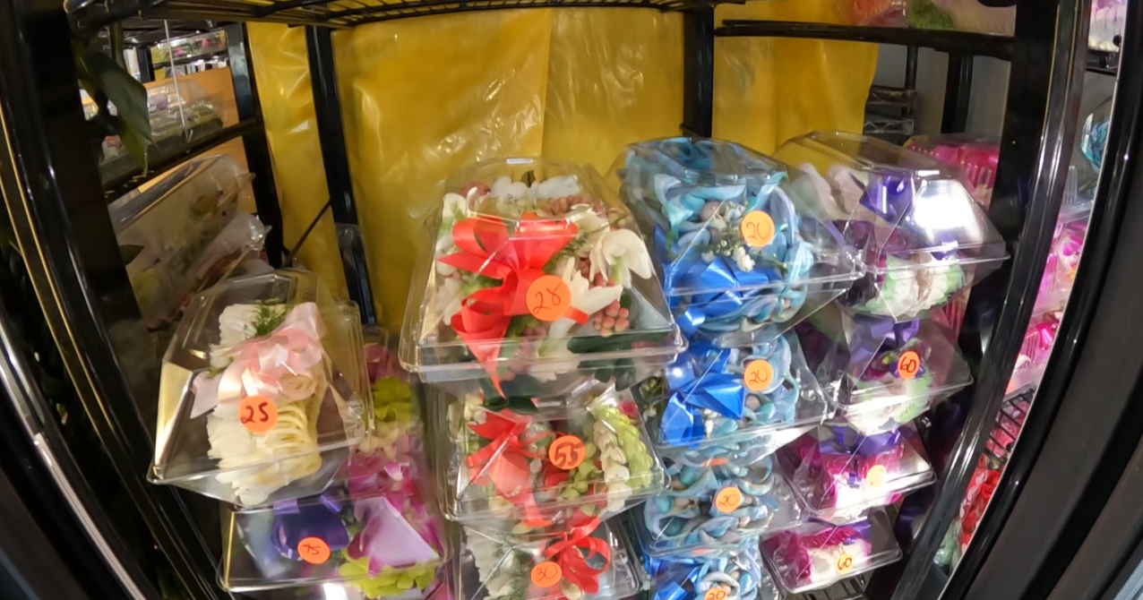 Graduation season lei shortage: severe weather impacts flower supply and prices - Vimarsana News