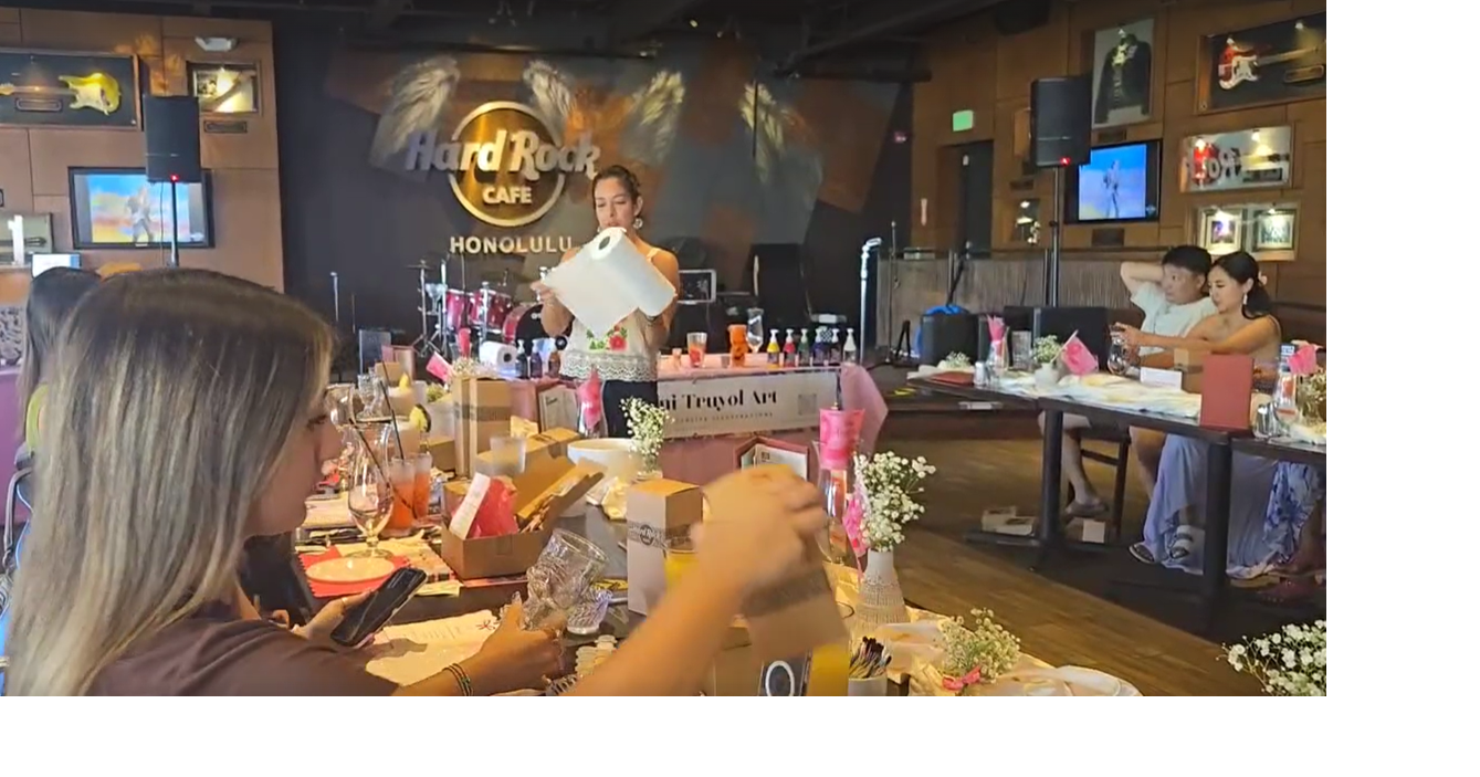 Hard Rock Cafe hosts a Sip and Paint Brunch for a good cause