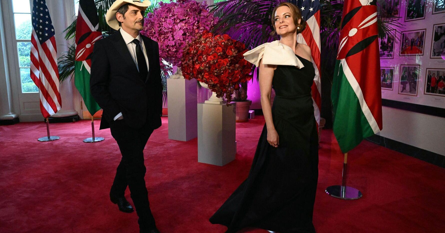 Obama makes an appearance at White House's Kenya state dinner | National - Vimarsana News