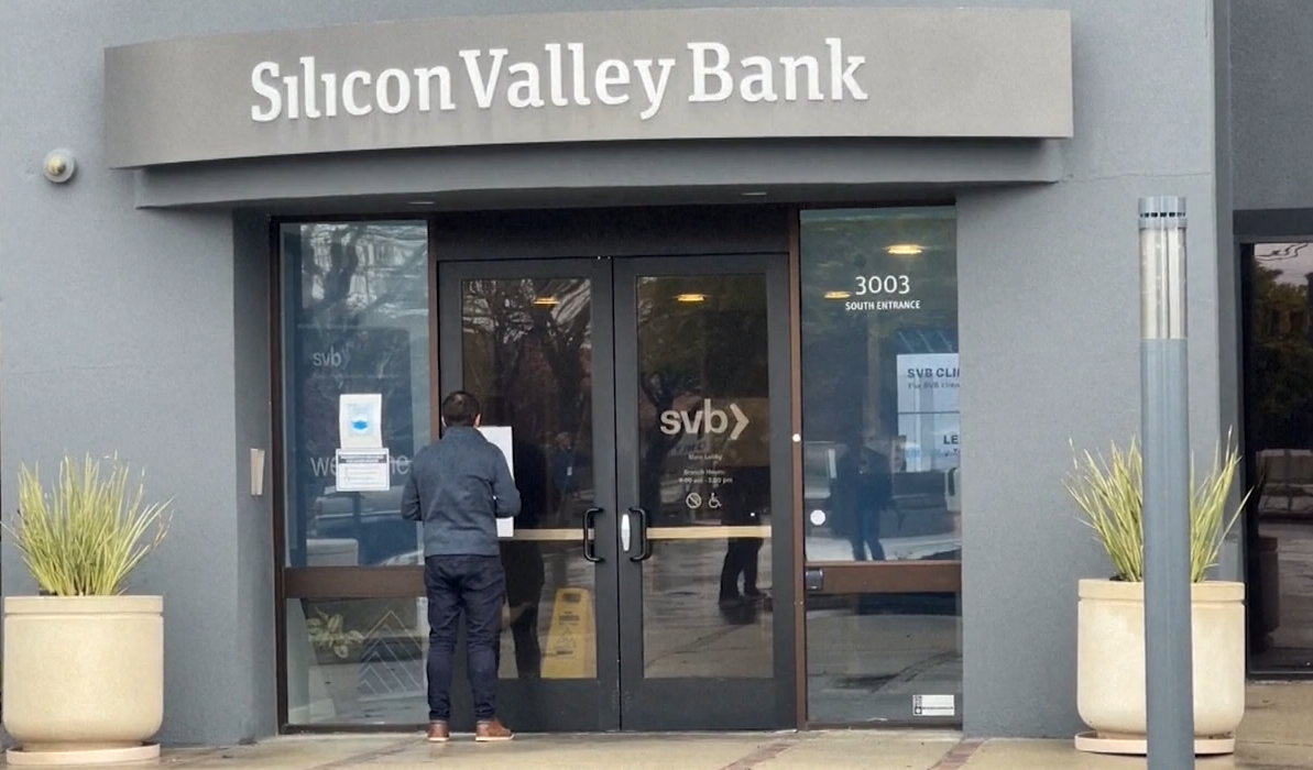 Silicon Valley Bank collapses after failing to raise capital