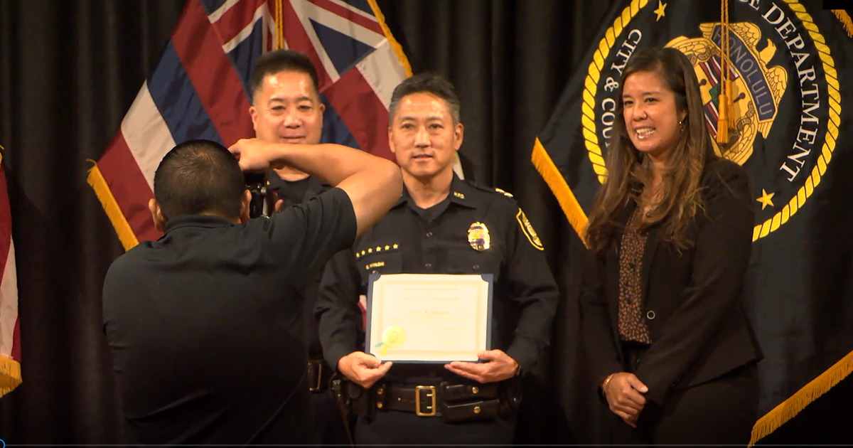 Honolulu Police Department promotes 17 officers and 14 civilians