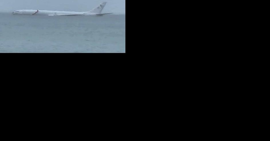 No one was injured when a US Navy plane landed in a Hawaii bay, but some fear environmental damage - Vimarsana News