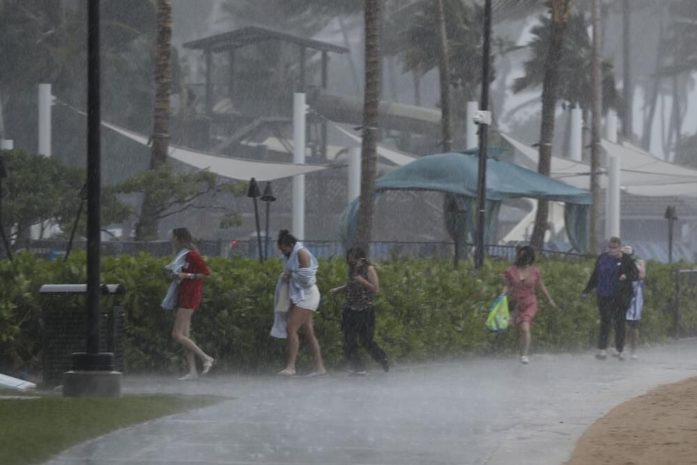 Hawaii recoups from big storm amid lingering flood threats | Local |  kitv.com