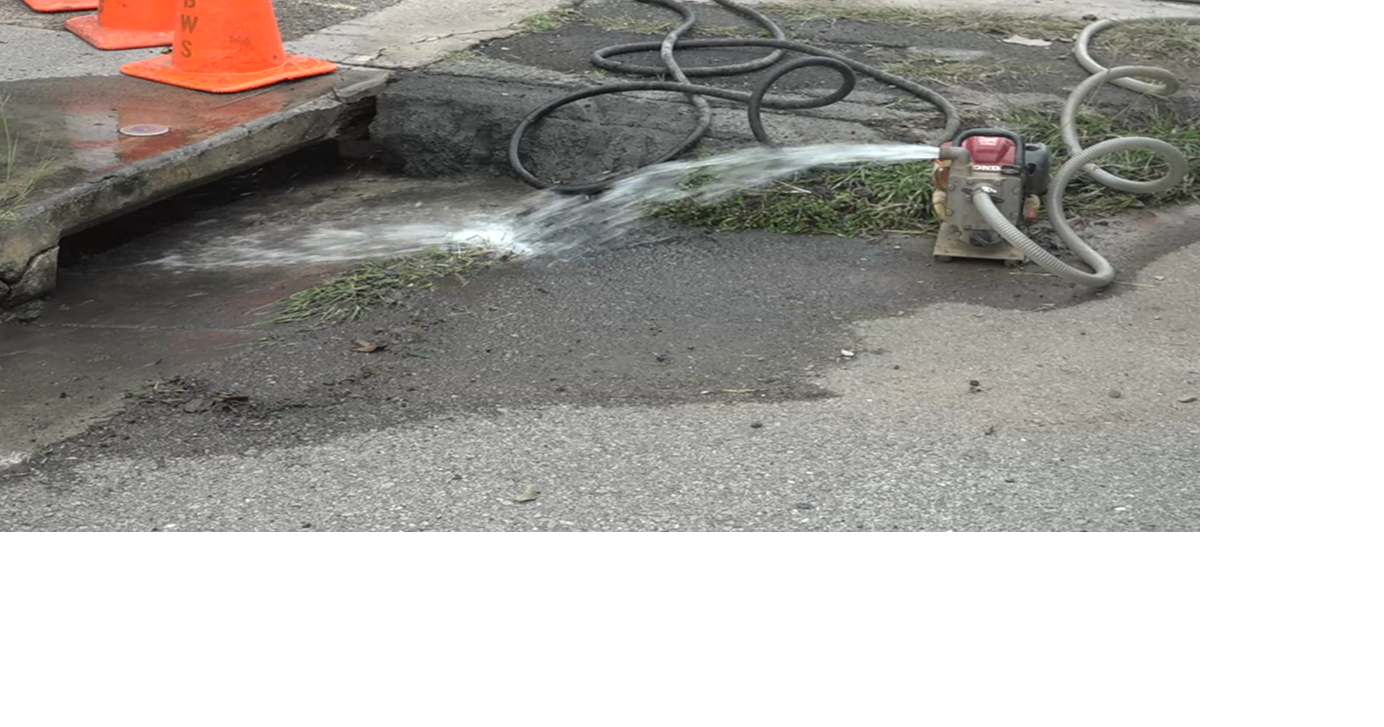 BWS works to repair water main break in Moiliili | News | kitv.com