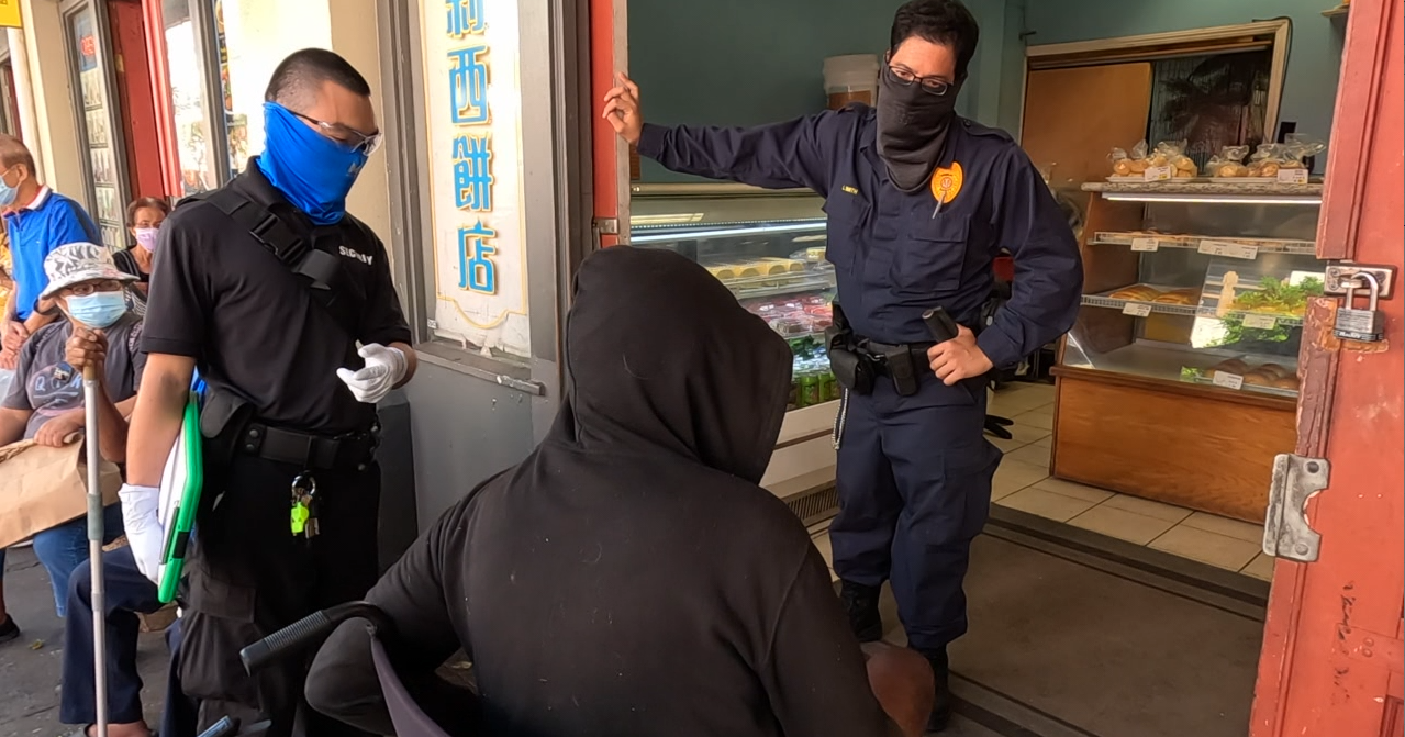 On a mission to remove vagrants, private security cracks down at Maunakea Marketplace - Vimarsana News