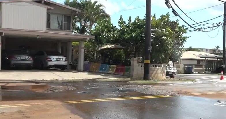 BWS works to repair to 36-inch water main break in Waipahu | Video ...