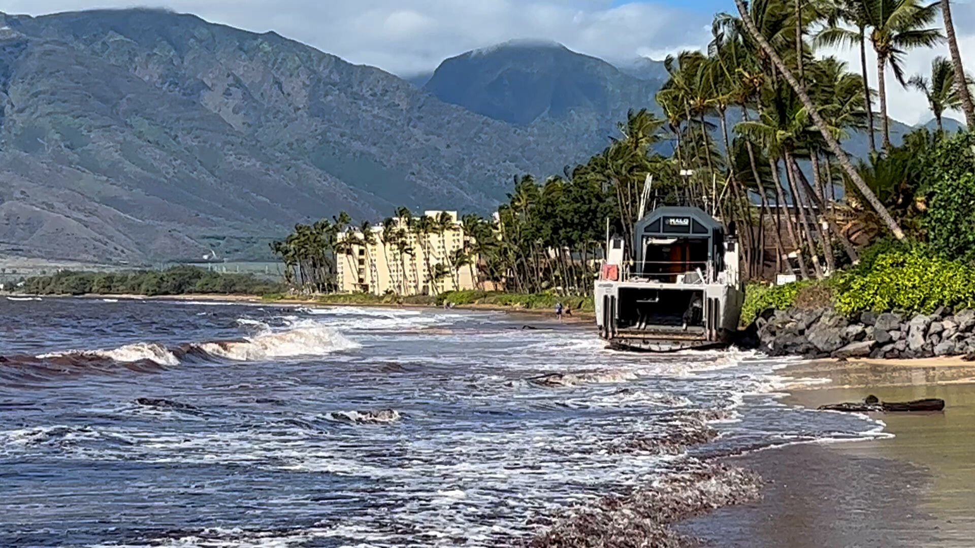 Unknown substance' leaking from boat aground on Kihei shores