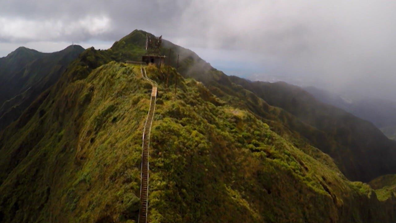 Ha'iku Stairs – Kaneohe, Hawaii - Atlas Obscura