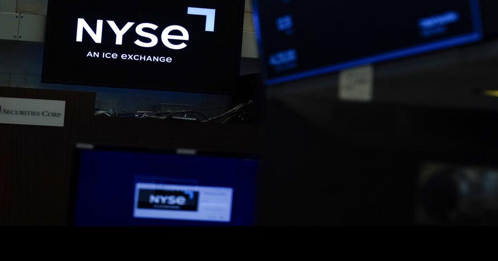 US stocks waver, on track for 4th monthly loss this year Business