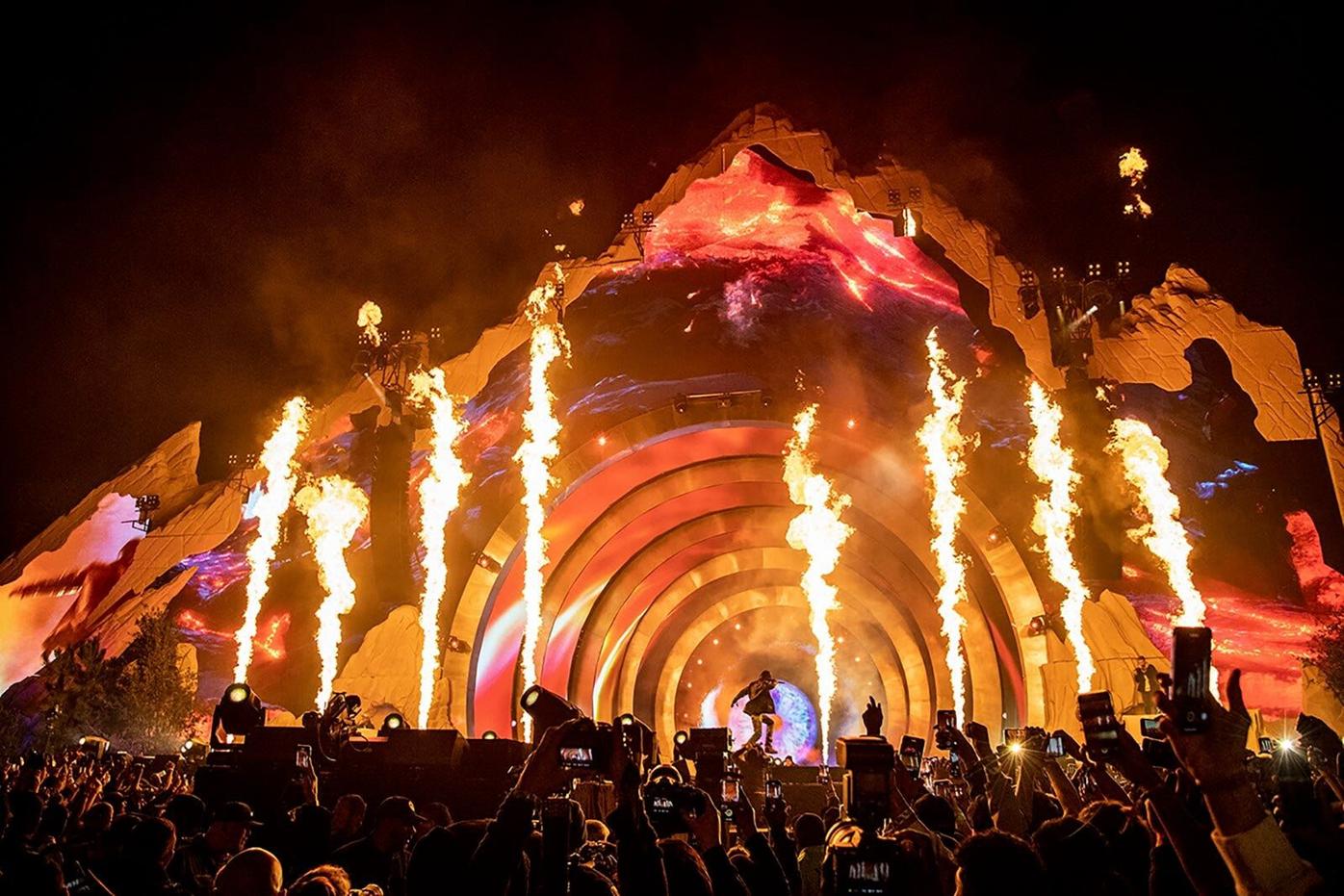 At least 8 dead and many injured after crowd surge at Travis Scott's  Astroworld Festival in Houston, officials say | Video | kitv.com