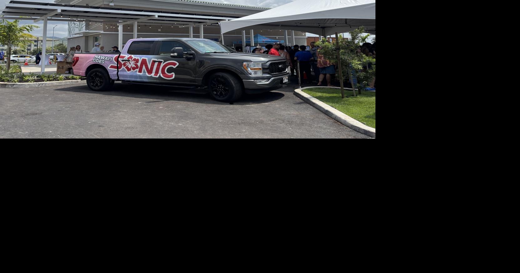 Sonic Kapolei grand opening for first carhop restaurant on Oahu