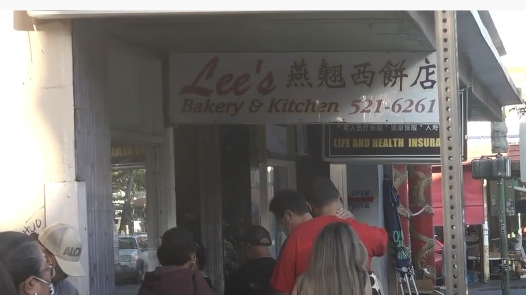 Thanksgiving Tradition: Dozens line up, wait for hours to get famous  custard pie from Lee's Bakery | Business 