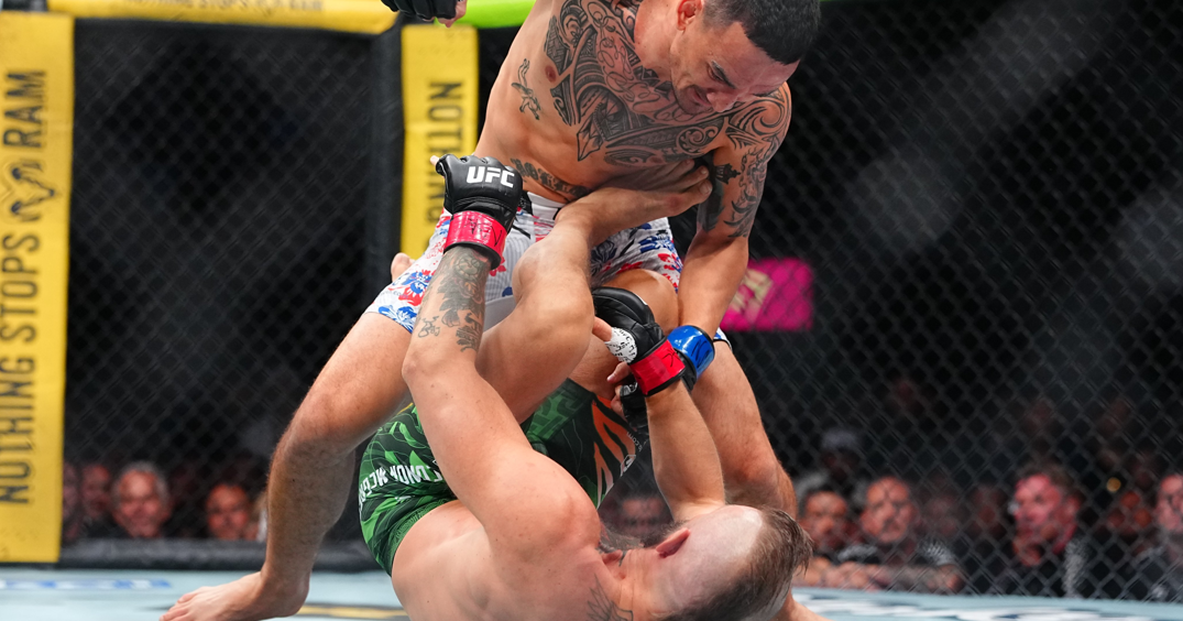 Holloway defeats McGregor by TKO due to McGregor's leg injury