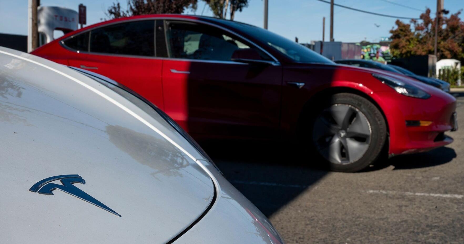 Teslas crash more than gas-powered cars. Here's why | Business - Vimarsana News