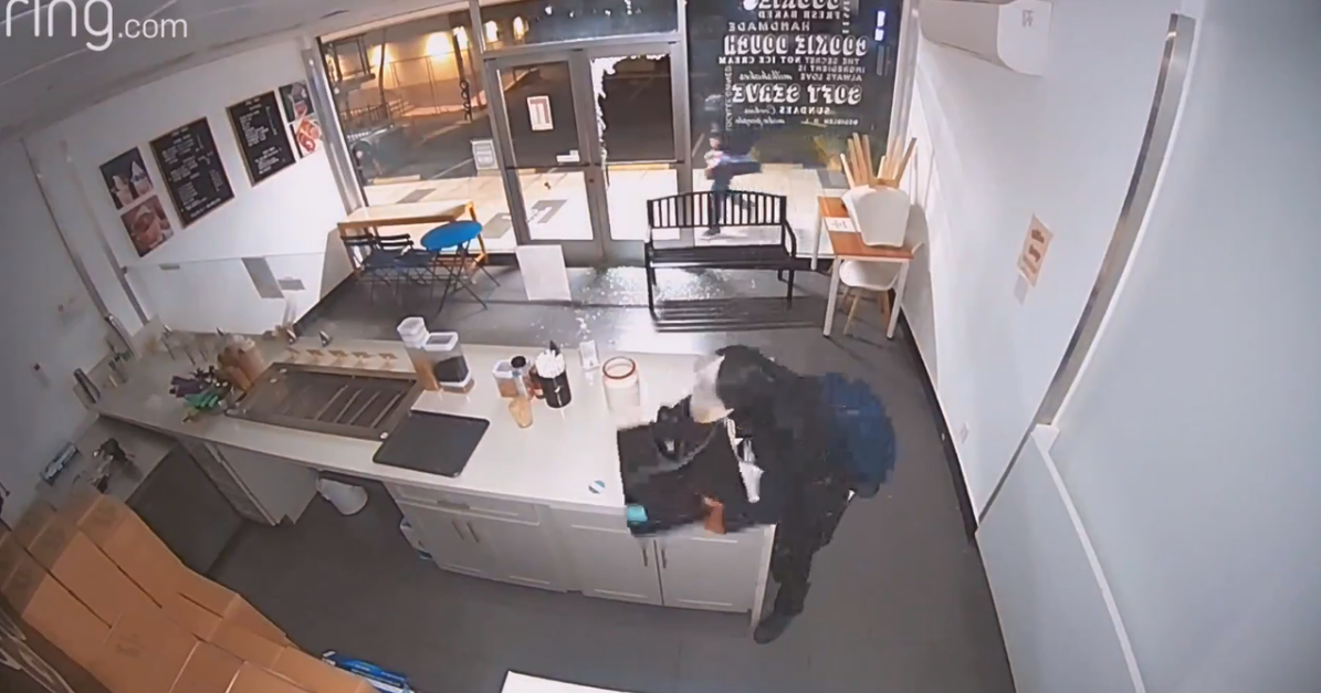 Small Business in McCully Shopping Center Falls Victim to Burglary - Vimarsana News