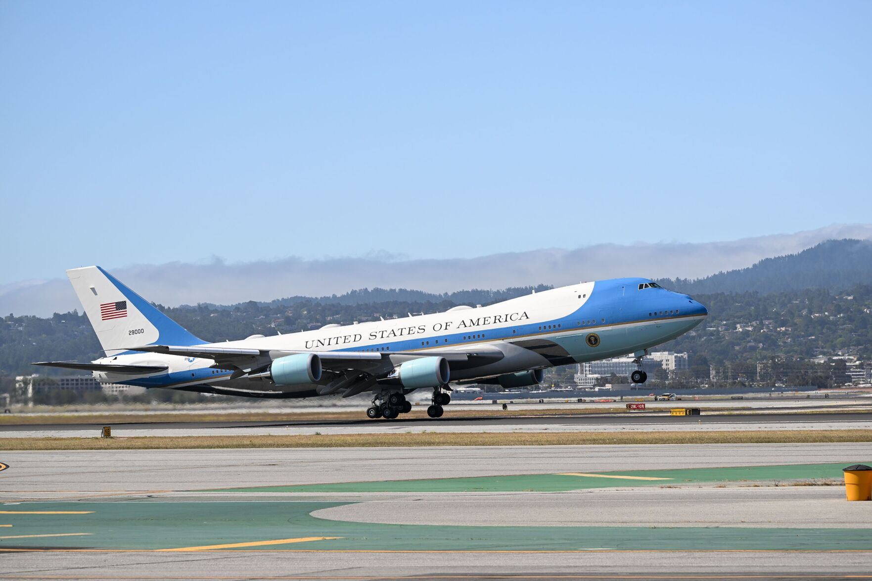 Air Force One debacle Boeing has now lost more than 1 billion on each of the president s two new jets Business kitv