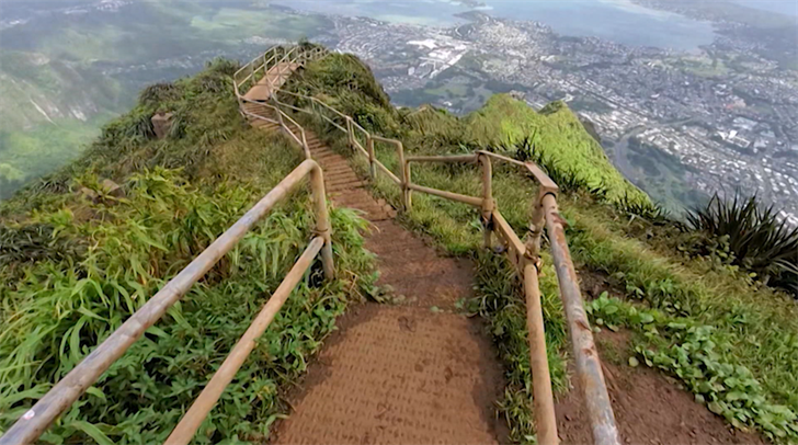 Ha'iku Stairs – Kaneohe, Hawaii - Atlas Obscura