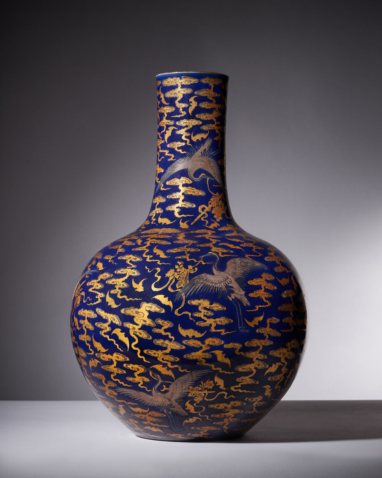 Rare 18th-century Chinese vase kept in kitchen sells for $1.8 