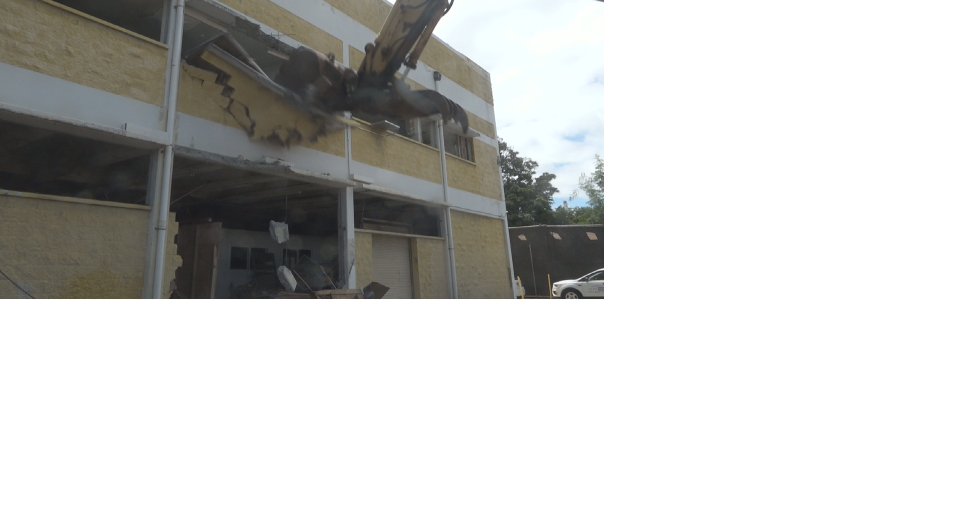 Demolition of Kalihi's Dee Lite Bakery clears way for affordable housing