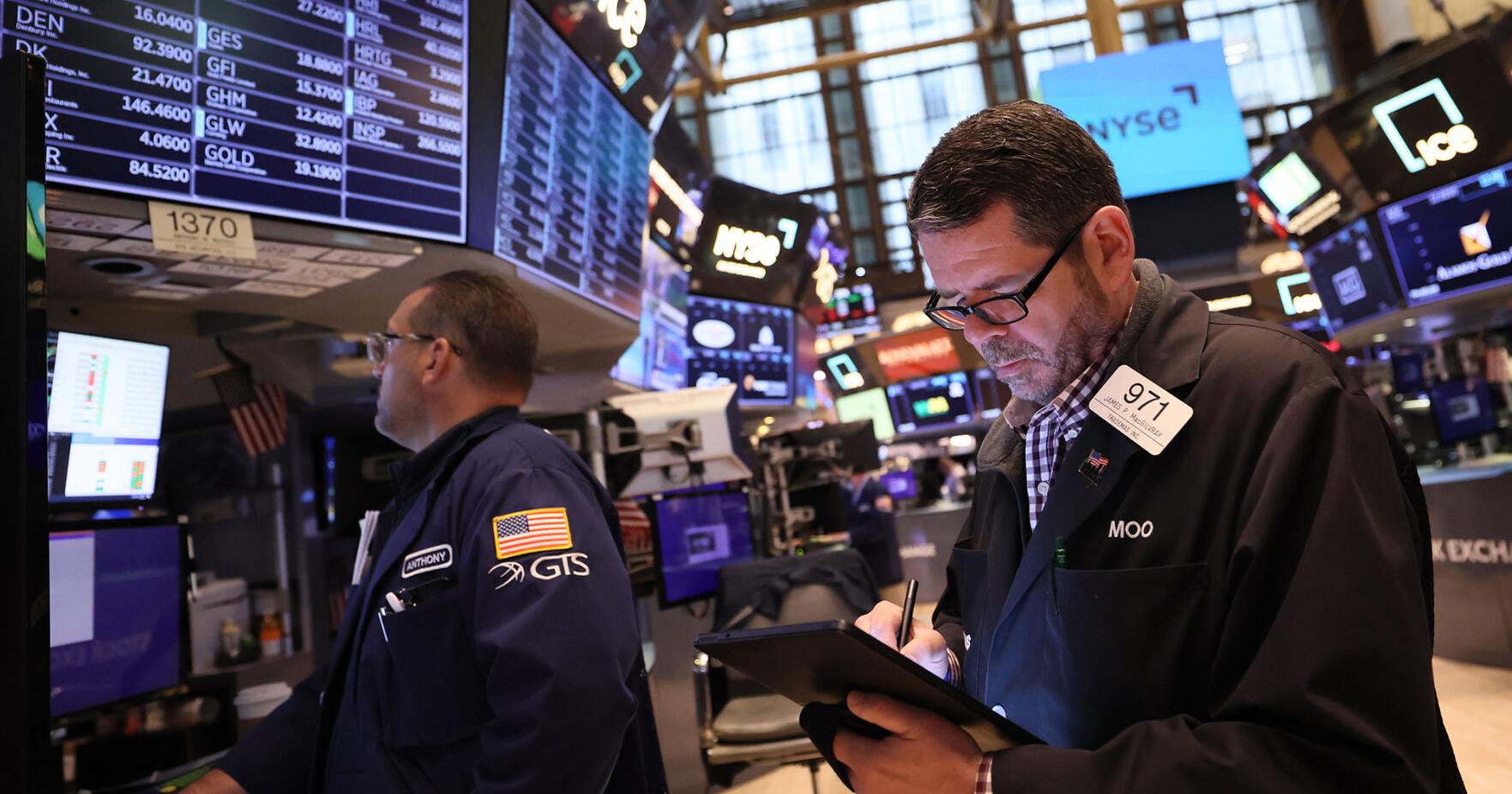 Dow slides over 470 points as bank shares nosedive - Vimarsana News